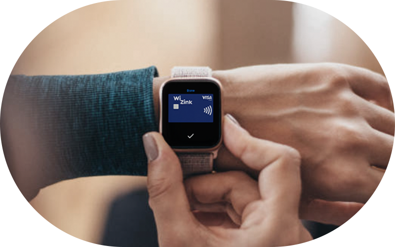 Muñeca de una persona mostrando un smartwatch