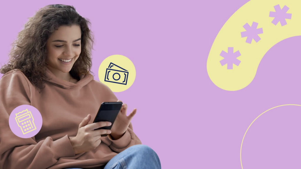 chica sonriendo con fondo morado