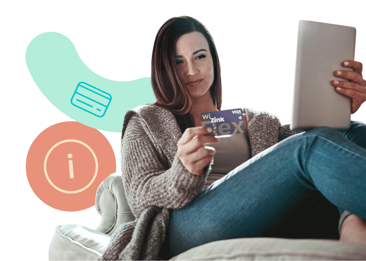 Mujer sosteniendo una tarjeta WiZink Flex y una tablet